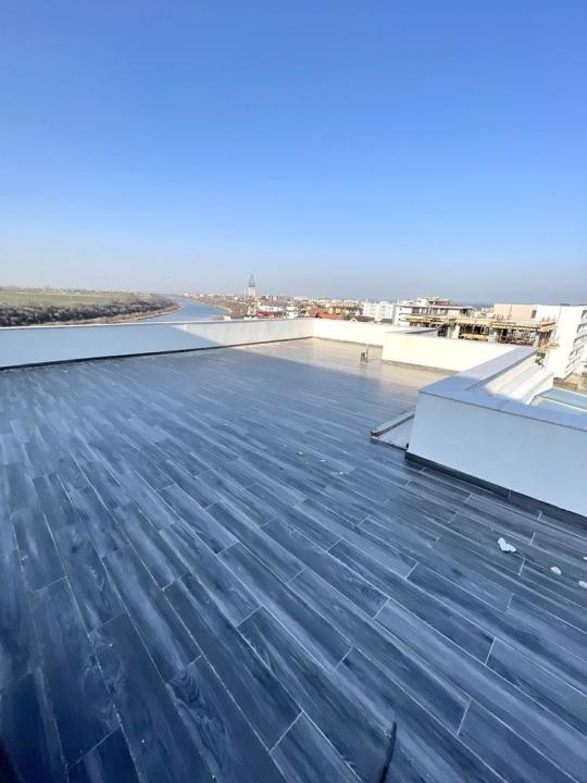 Apartament cu 3 camere, rooftop de 100 mp și vedere panoramică la mare