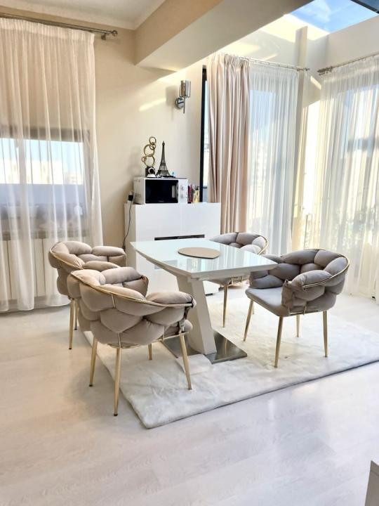 Apartament cu 3 camere, rooftop de 100 mp și vedere panoramică la mare