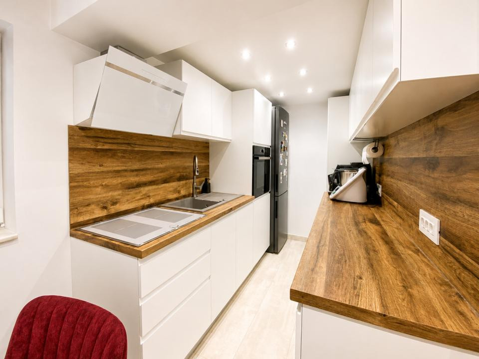 Casă renovată cu teren de 938 mp, garaj și anexă – Valu lui Traian