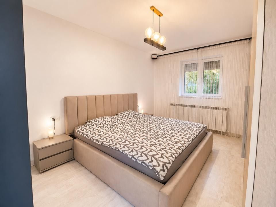 Casă renovată cu teren de 938 mp, garaj și anexă – Valu lui Traian