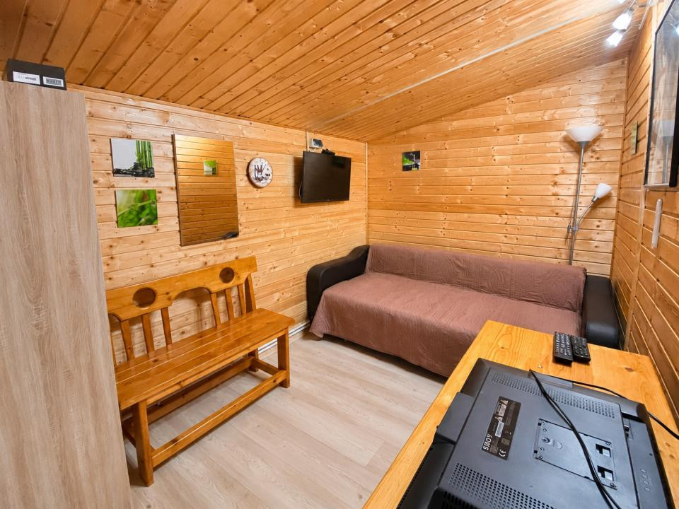 Casă renovată cu teren de 938 mp, garaj și anexă – Valu lui Traian