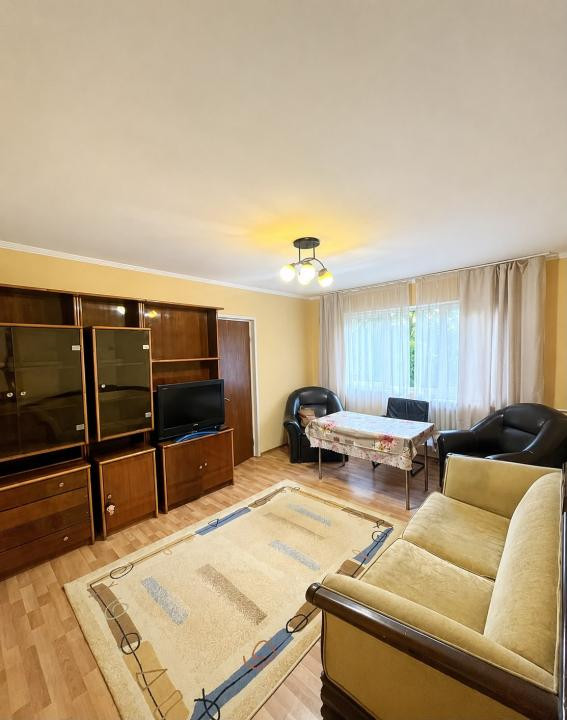 Vand apartament 3 camere-zona Cismelei