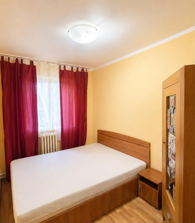 Vand apartament 3 camere-zona Cismelei