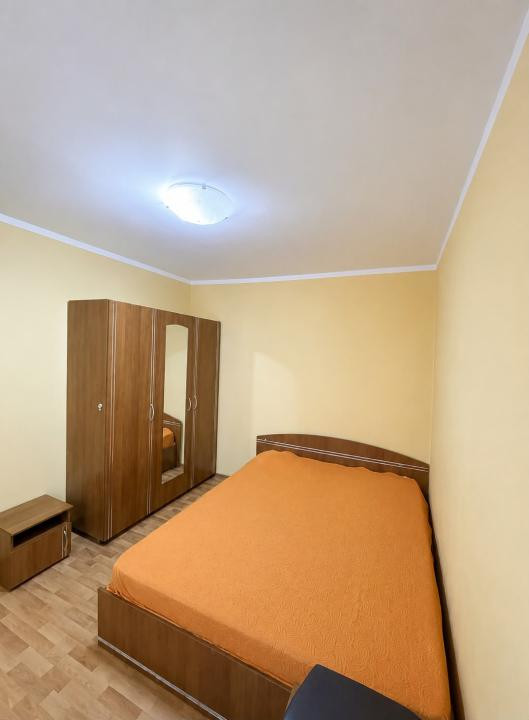 Vand apartament 3 camere-zona Cismelei
