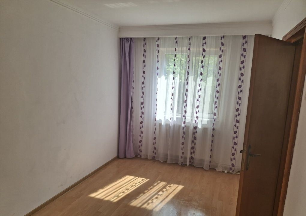 Apartament 3 camere -Casa de Cultura -etaj intermediar 