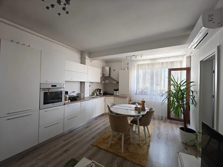 Apartament 3 camere | Vedere panoramica | 2 băi | Parcare acoperită | zona Vivo 