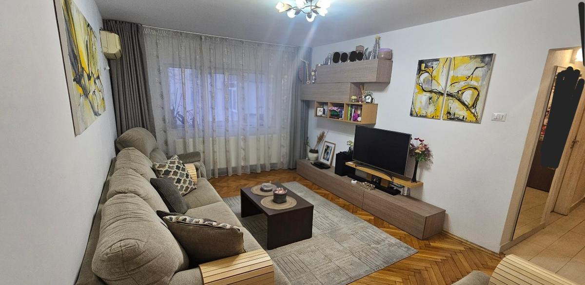 Apartament 4 camere |  Dacia | Etaj 1  | Parcare