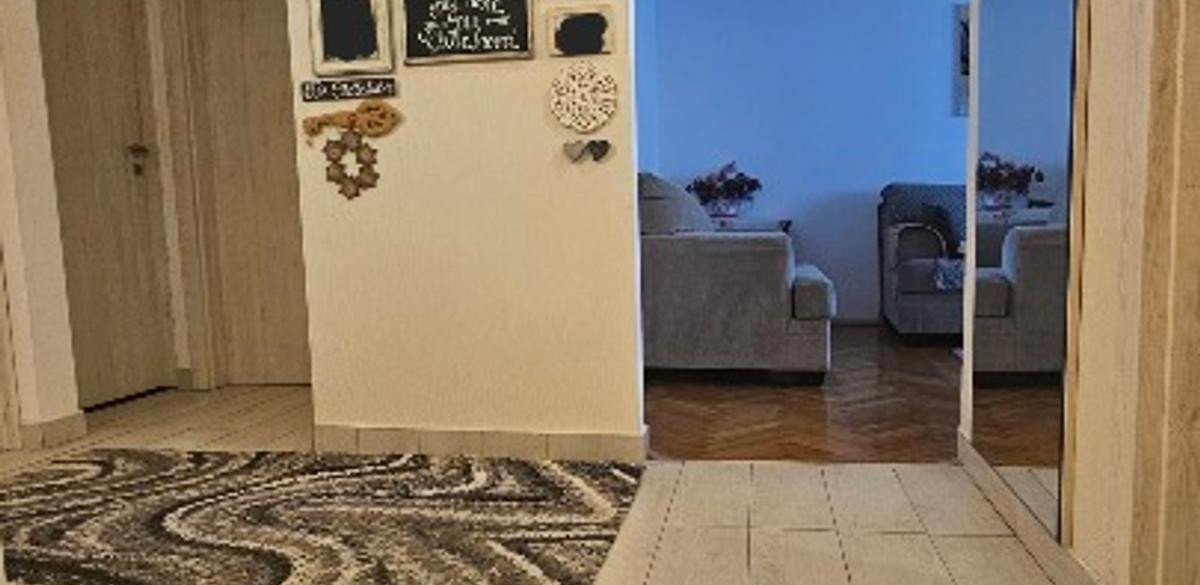 Apartament 4 camere |  Dacia | Etaj 1  | Parcare