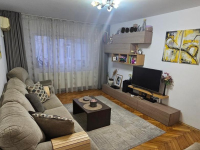 Apartament 4 camere |  Dacia | Etaj 1  | Parcare
