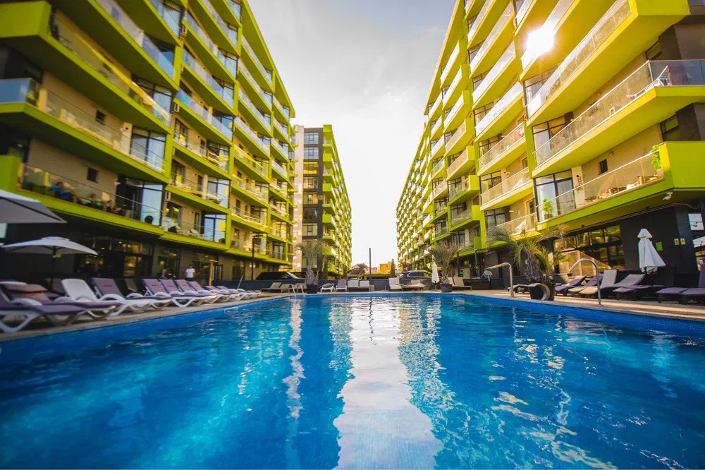 Apartament 2 camere în Alezzi Beach Resort – vedere laterală la mare