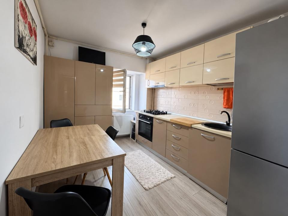 Apartament 2 camere decomandat | Trocadero | Balcon | Centrală proprie