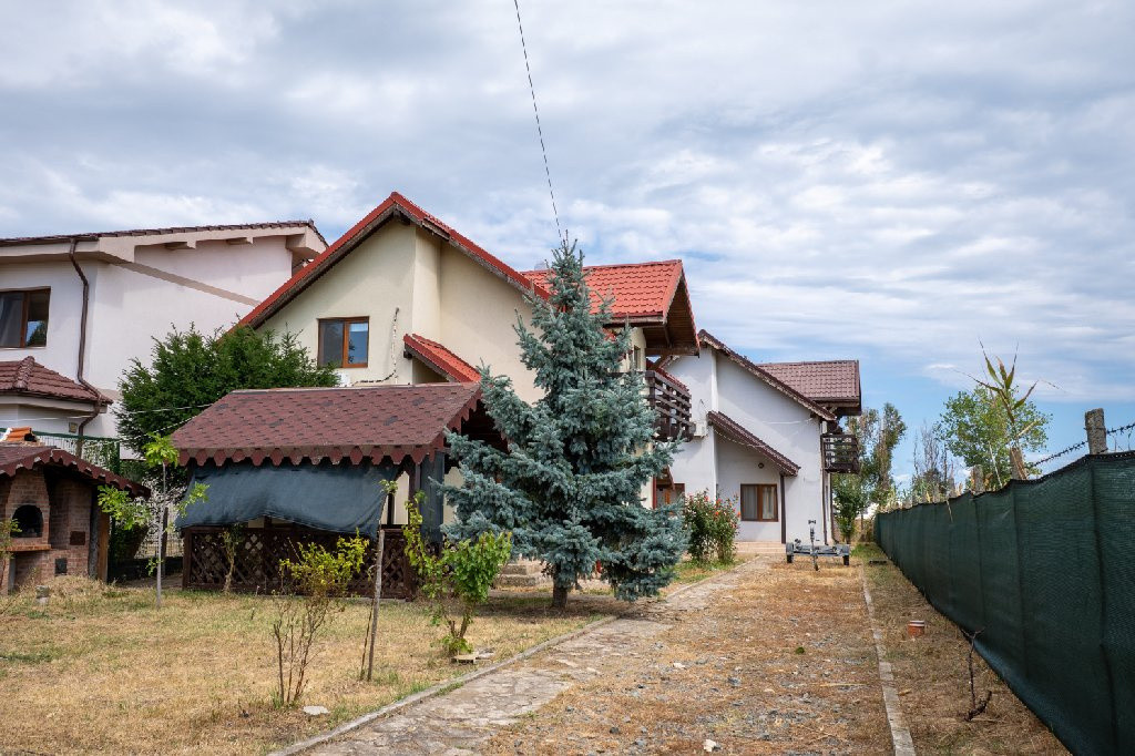  2 vile individuale cu foișor și grădină  | 740 mp teren | Mamaia-Sat