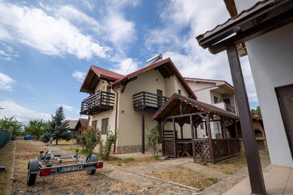  2 vile individuale cu foișor și grădină  | 740 mp teren | Mamaia-Sat