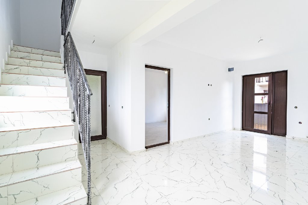 Casa moderna P+1 | 4 camere | Centru | Navodari